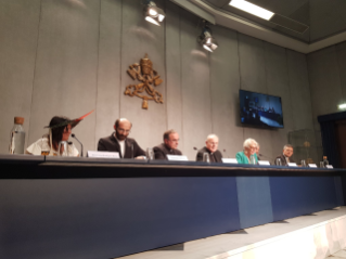 Briefing del giorno 21 ottobre nella Sala Stampa Vaticana sui lavori dell’Assemblea Speciale del Sinodo dei Vescovi per la regione Pan-Amazzonica Briefing del giorno 21 ottobre nella Sala Stampa Vaticana sui lavori dell’Assemblea Speciale del Sinodo dei Vescovi per la regione Pan-Amazzonica